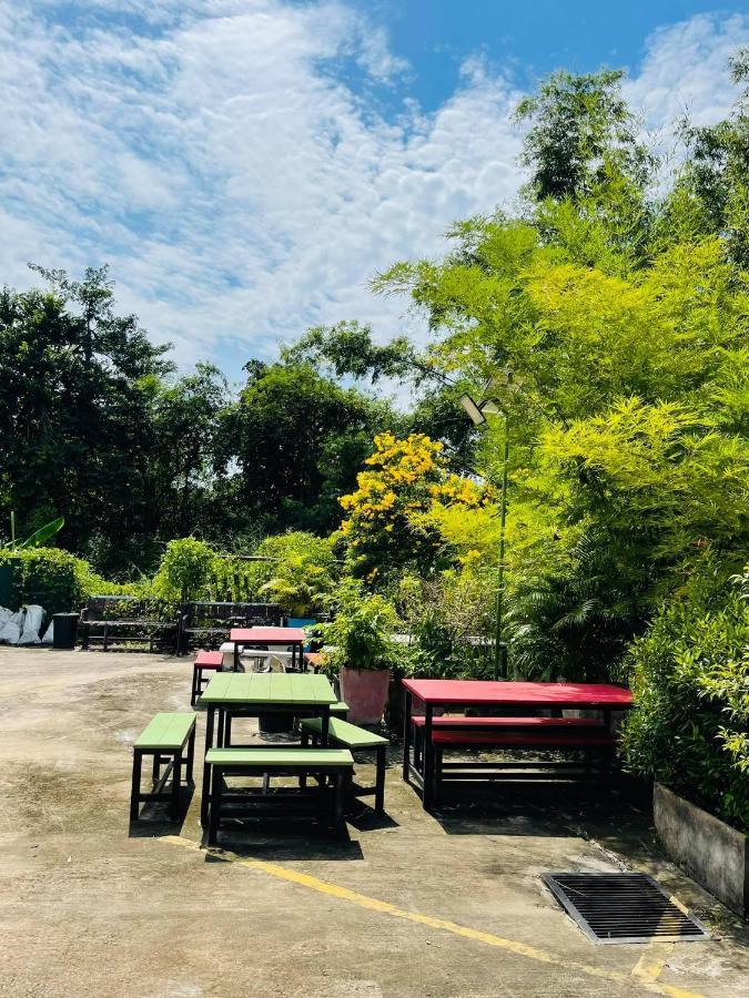 Baan Sri Family Hotel Kabin Buri Ngoại thất bức ảnh