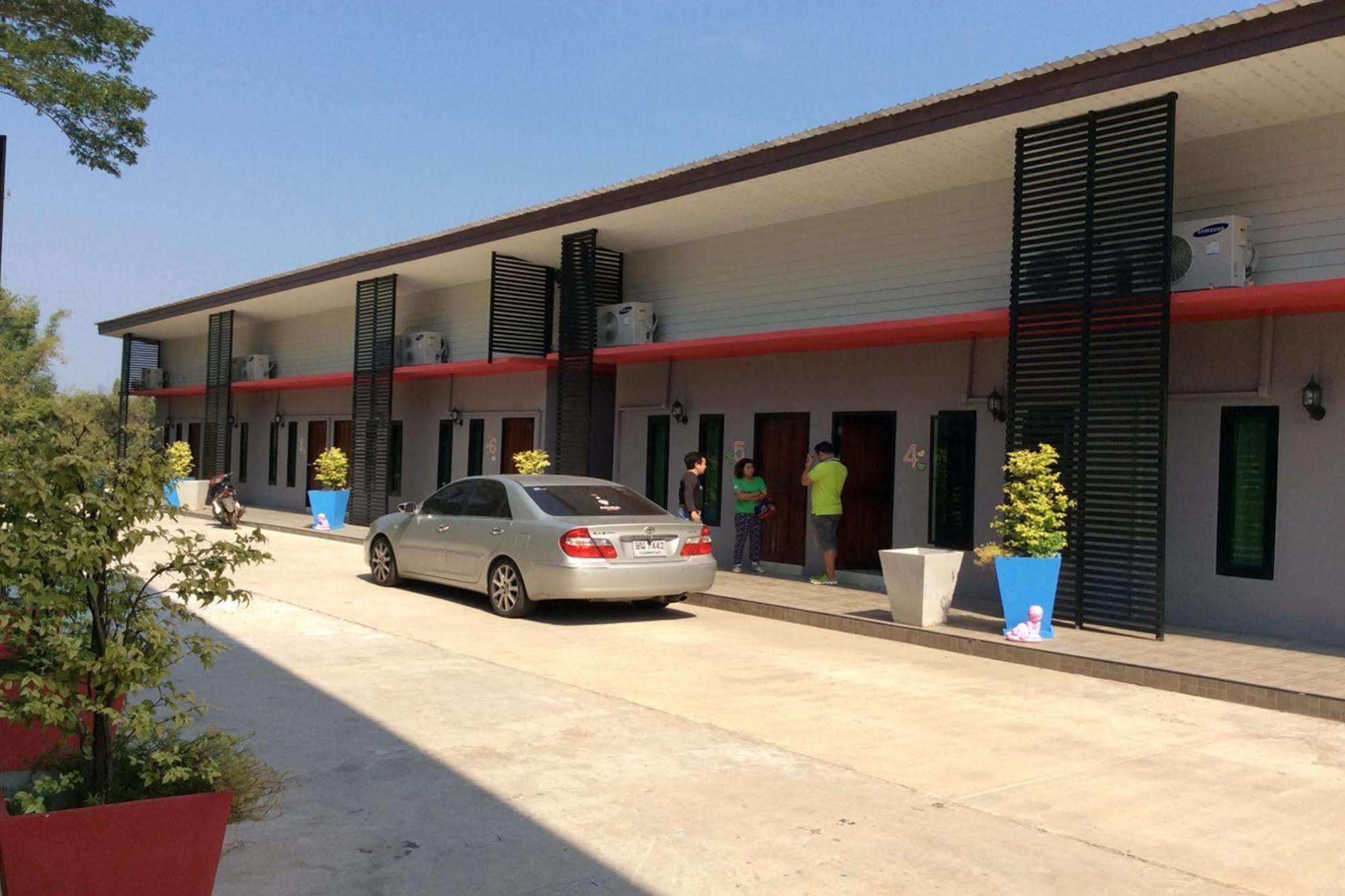 Baan Sri Family Hotel Kabin Buri Ngoại thất bức ảnh