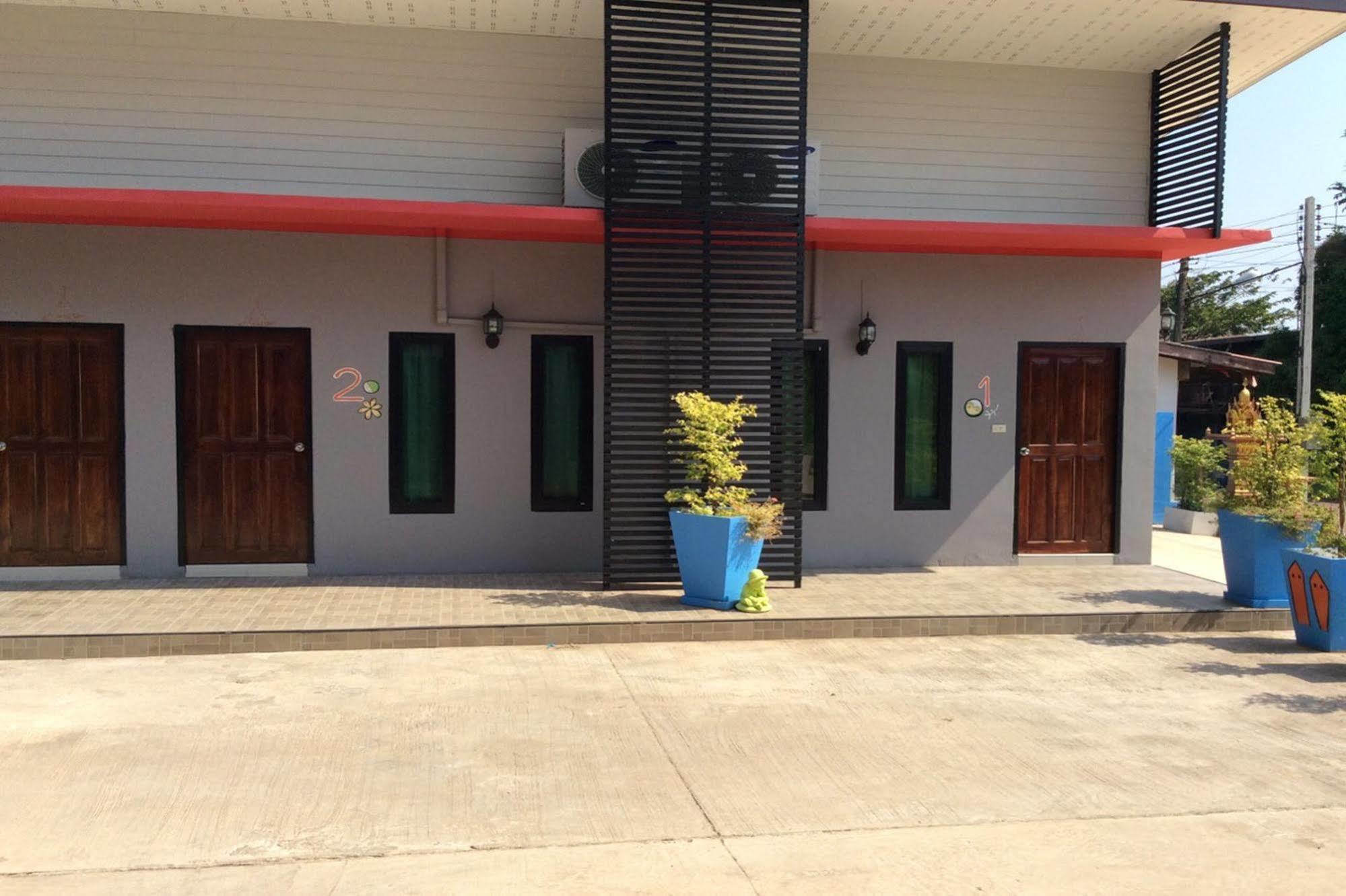 Baan Sri Family Hotel Kabin Buri Ngoại thất bức ảnh